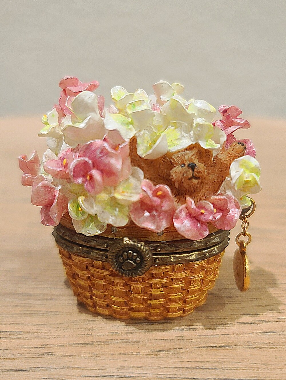 Vtg 2004 Boyds Bears & Friends Beary Blossoms April Treasure Trinket Box #392203